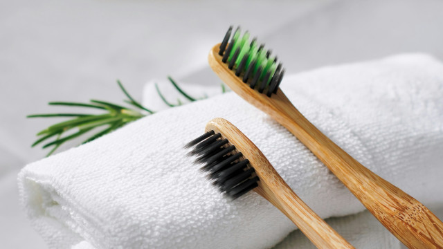 Comment bien nettoyer sa brosse à dents (et pourquoi c’est plus important que vous ne le pensez)